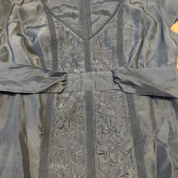 Banana Republic - Womens Embroidered Silk Blouse Sz 2 - Picture 7 of 12